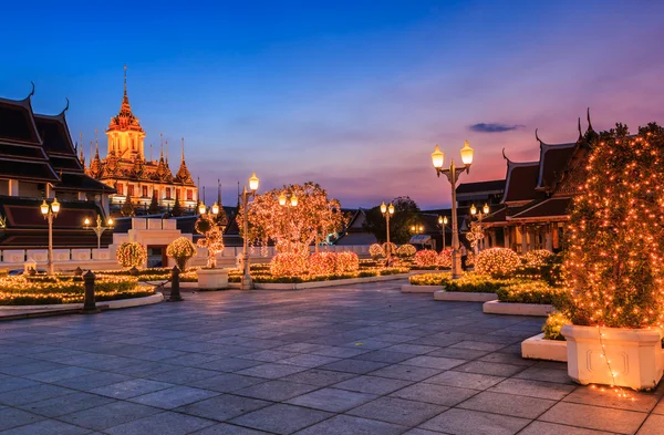 Thajské chrám Wat Rachanadda v Bangkoku — Stock fotografie