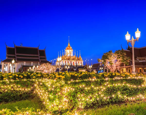 Thajské chrám Wat Rachanadda v Bangkoku — Stock fotografie