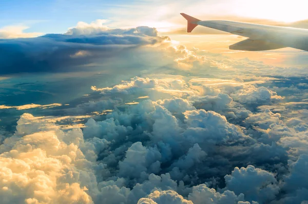 飛行機の窓からの写真 — ストック写真