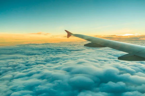 飛行機の窓からの写真 — ストック写真