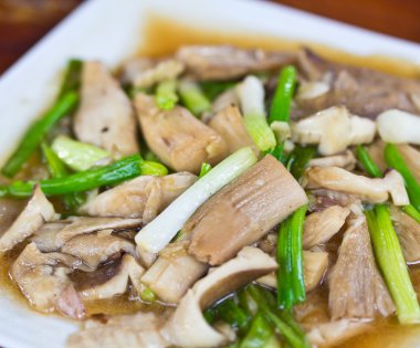 Fried mantar sebze ile