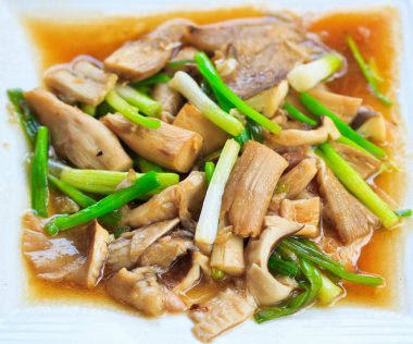 Fried mantar sebze ile