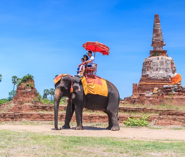 Tourists on elephant ride tour — Stock Photo, Image