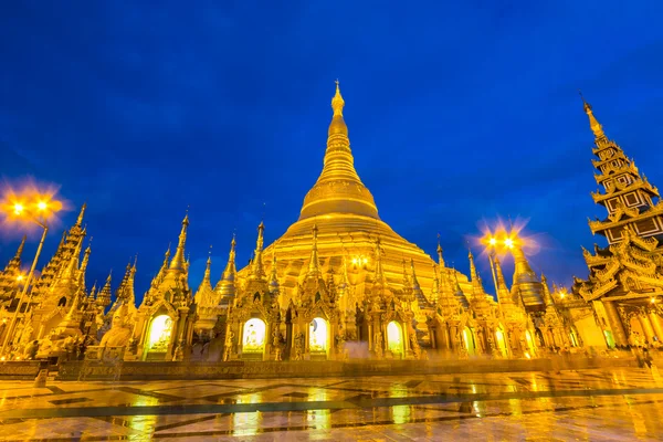 Shwedagon pagoda in Yangon, Myanmar — Stock Photo, Image