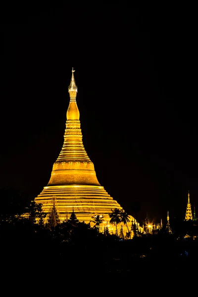 Shwedagon pagoda in Yangon, Myanmar — Stok fotoğraf