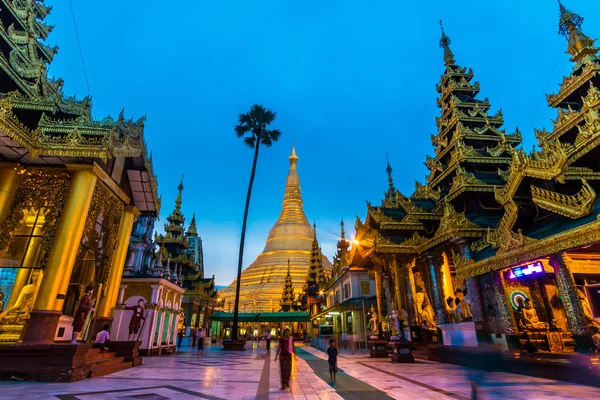 Shwedagon pagoda in Yangon, Myanmar —  Fotos de Stock