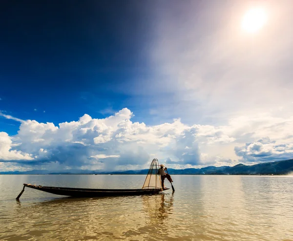 Fisherman on boat catching fish by traditional net — Stock Photo, Image