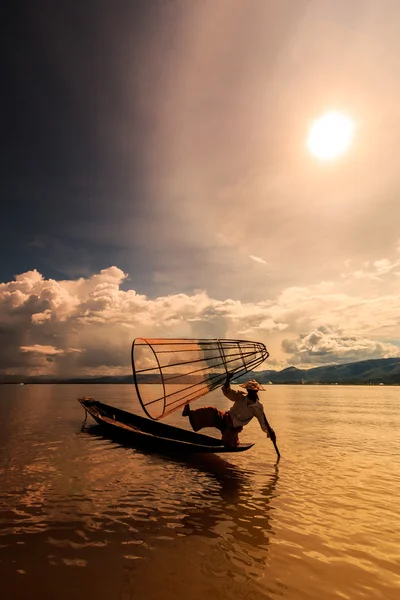 Fisherman on boat catching fish by traditional net — Stock Photo, Image