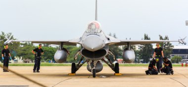 f-16 Tayland Kraliyet Hava Kuvvetleri Tayland Kraliyet Hava Kuvvetleri 100 yılı düşünme içinde gösterdi