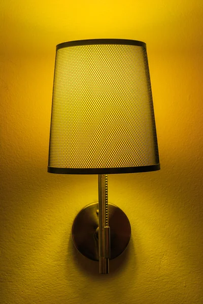 Старинная настенная лампа — стоковое фото