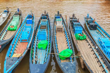 Inle Gölü tekneler