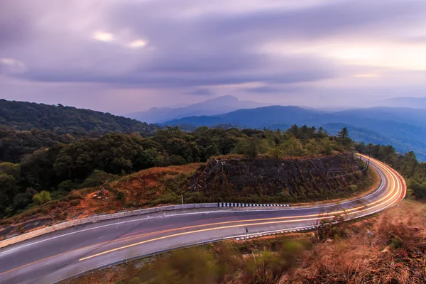 Camino de asfalto vacío al amanecer —  Fotos de Stock