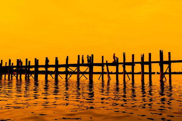 U bein bridge, lago Taungthaman, Amarapura, Birmânia . — Fotografia de Stock