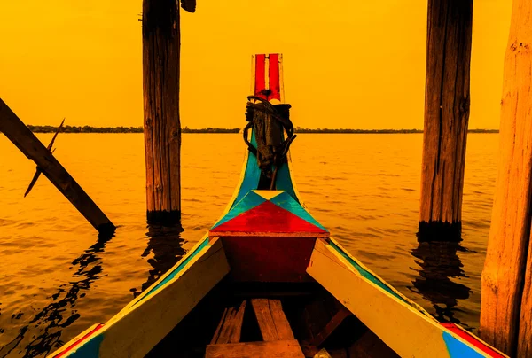 U bein bridge, Taungthaman lake, Amarapura, Burma. — Stock Photo, Image