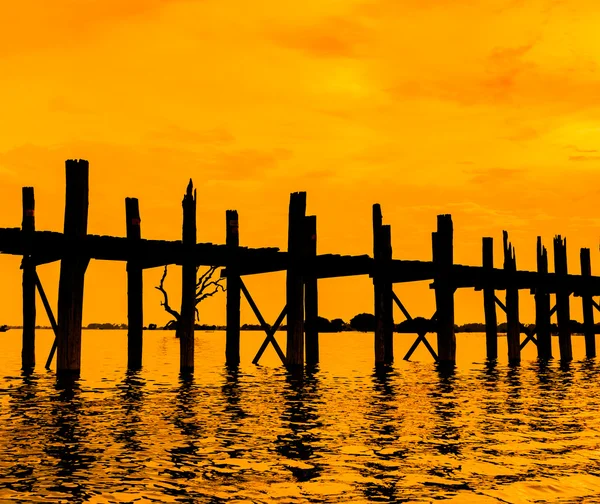 U bein bridge, Taungthaman sjön, Amarapura, Burma. — Stockfoto