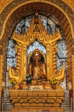 Altın Buddha statu