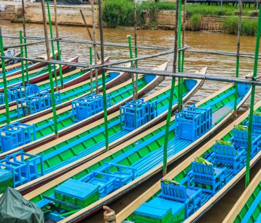 Inle Gölü içinde övünme