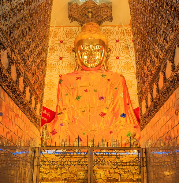 Golden Buddha statu — Stockfoto