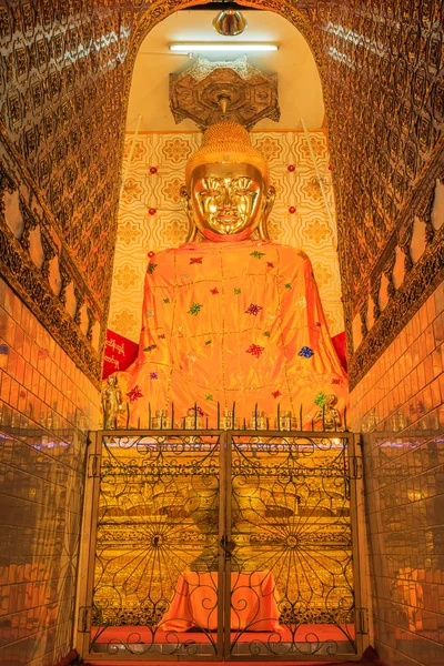 Gouden Boeddha statu — Stockfoto