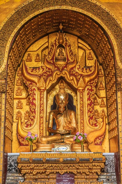 Altın Buddha statu — Stok fotoğraf