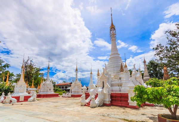 Pagoda y estupa Lago Inle — Foto de Stock