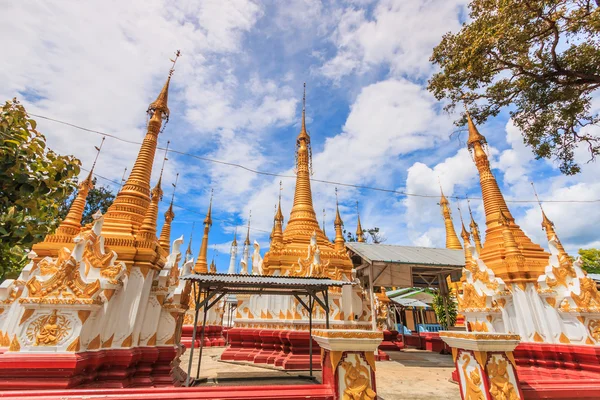 Pagoda ve stupa Inle Gölü — Stok fotoğraf