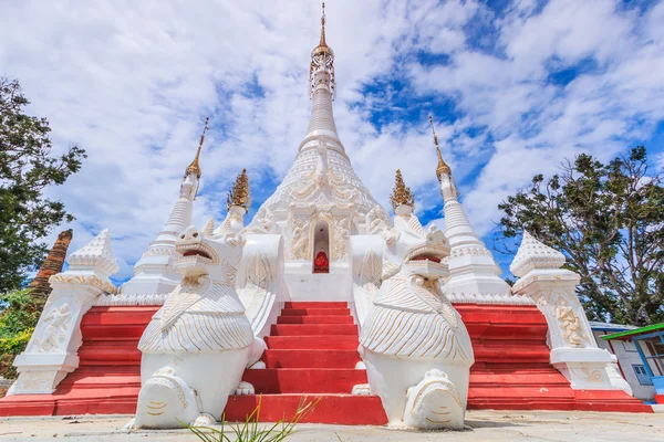 Pagoda y estupa Lago Inle — Foto de Stock