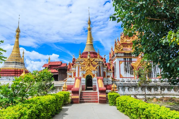 Pagode en stoepa Inlemeer — Stockfoto