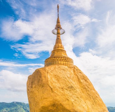 Kyaikhtiyo veya Kyaiktiyo pagoda, altın rock, Myanmar.
