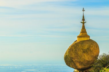 Kyaikhtiyo veya Kyaiktiyo pagoda, altın rock, Myanmar.