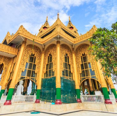 Kyaikhtiyo veya Kyaiktiyo pagoda, altın rock, Myanmar.