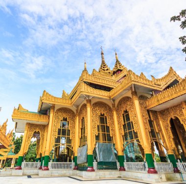 Kyaikhtiyo veya Kyaiktiyo pagoda, altın rock, Myanmar.