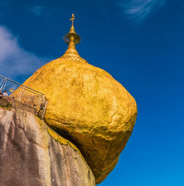 Kyaikhtiyo o Kyaiktiyo pagoda, Golden rock, Myanmar . —  Fotos de Stock