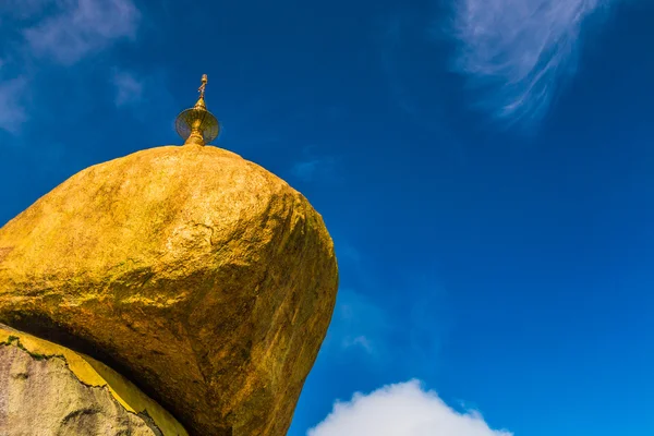 Kyaikhtiyo tai Kyaiktiyo pagoda, kultainen kivi, Myanmar . — kuvapankkivalokuva