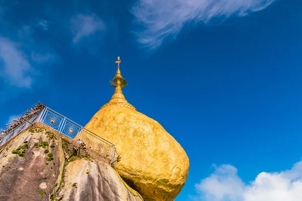 Kyaikhtiyo lub Kyaiktiyo pagoda, Golden rock, Myanmar. — Zdjęcie stockowe