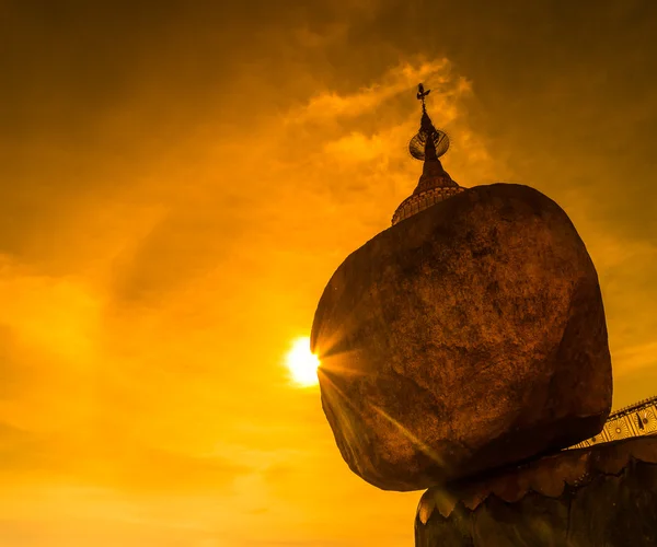 Kyaikhtiyo of Kyaiktiyo pagode, Golden rock, Myanmar. — Stockfoto