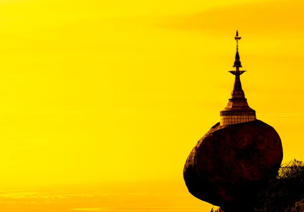 Kyaikhtiyo oder kyaiktiyo Pagode, goldener Felsen, Myanmar. — Stockfoto