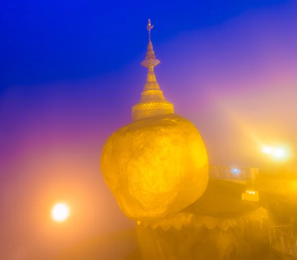 Kyaikhtiyo 或宝塔宝塔，金岩石缅甸. — 图库照片