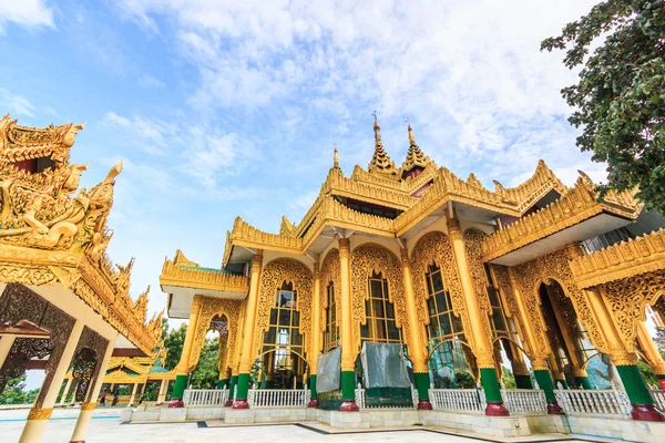 Kyaikhtiyo lub Kyaiktiyo pagoda, Golden rock, Myanmar. — Zdjęcie stockowe