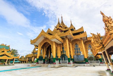 Kyaikhtiyo veya Kyaiktiyo pagoda, altın rock, Myanmar.