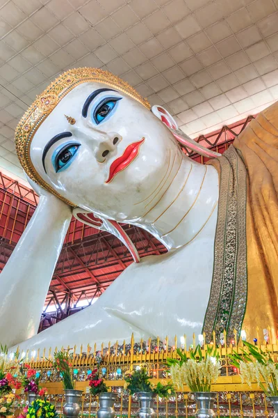 Chauk Htat Gyi Buddha a Yangon, Myanmar (Birmania ) — Foto Stock