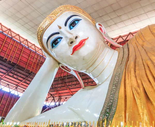 Chauk Htat Gyi Buddha i Yangon, Myanmar (Burma) — Stockfoto