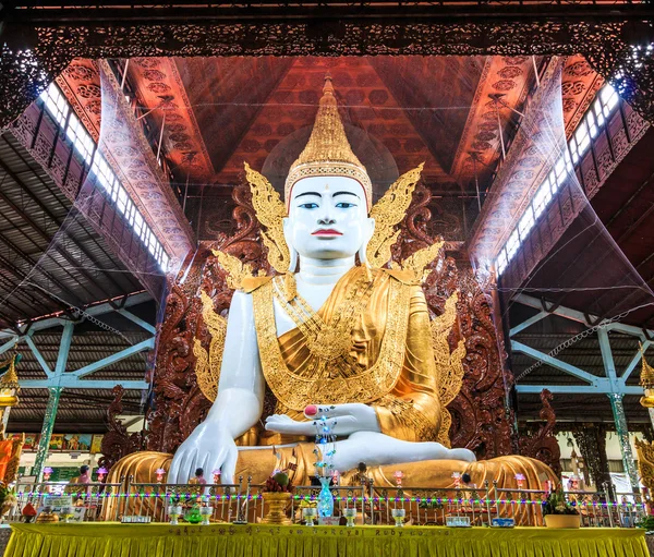 Buddha v Ngahtatkyi Pagoda v Rangúnu — Stock fotografie