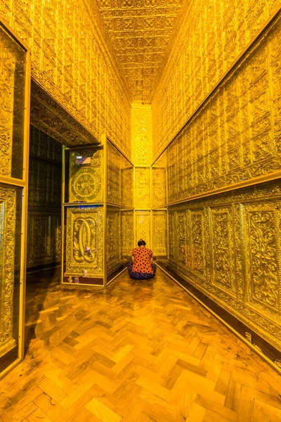 Uvnitř kostela Bo Ta Miroslav Paya chrám Yangon — Stock fotografie
