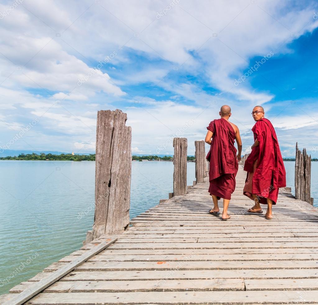https://st2.depositphotos.com/1562606/5521/i/950/depositphotos_55217877-stock-photo-myanmar-monks-walk-on-u.jpg