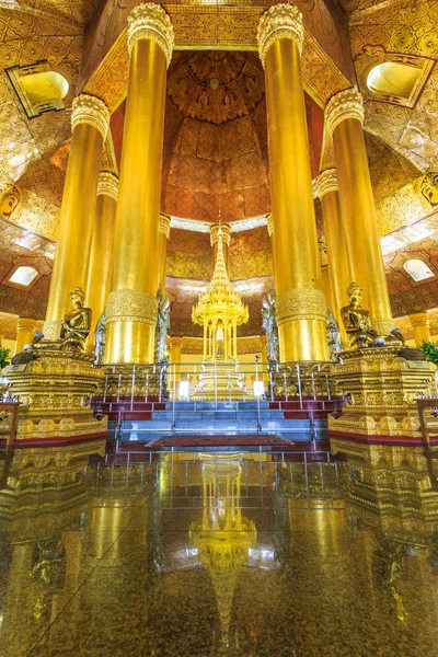 Swedaw Myat Temple Yangon, Мьянма (Бирма) ) — стоковое фото