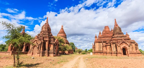 Bagan eski antik tapınak bir manzaraya — Stok fotoğraf