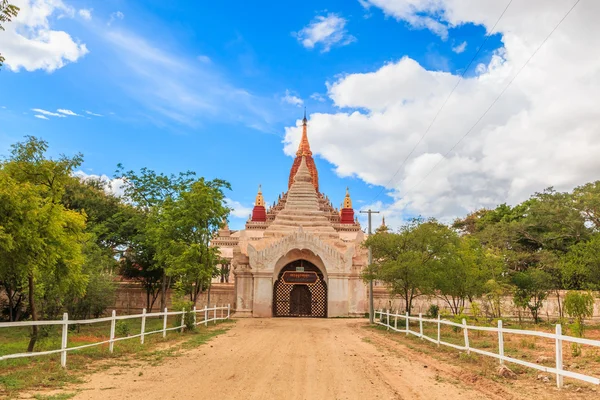 Pohled na staré starověkého chrámu Bagan — Stock fotografie