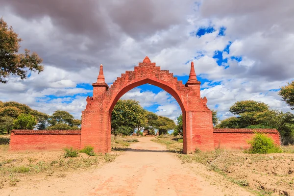 Una vista en el antiguo templo de Bagan — Foto de Stock