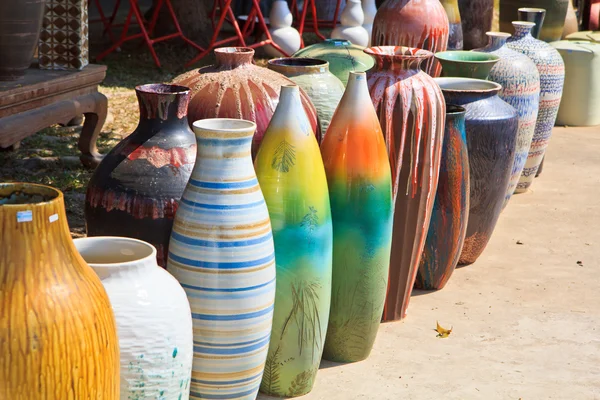 Vases sur le marché de rue — Photo
